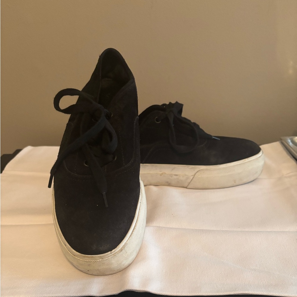 Women’s Vince  Classic Black Suede Sneakers Size 37 Eu